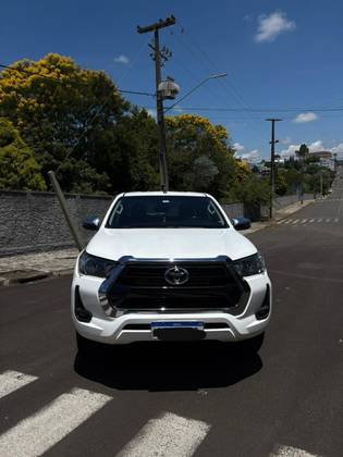 TOYOTA HILUX 2.8 D-4D TURBO DIESEL CD SRV 4X4 AUTOMÁTICO